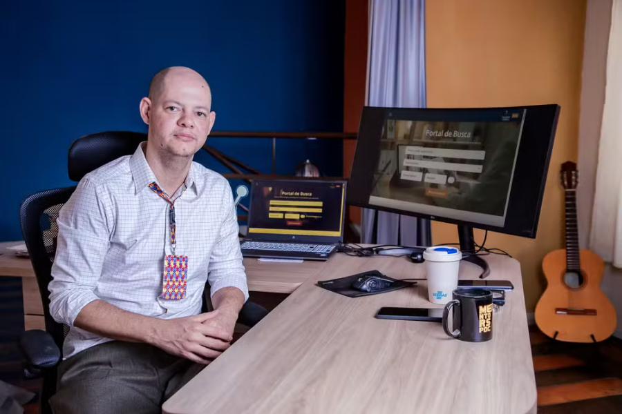 Elias Balthazar, autista e empreendedor, fundou a “Terapia de Bolso” 