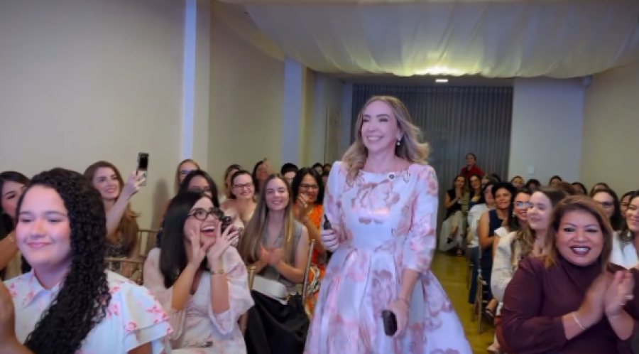 Lideranças de mães atípicas prestigiam lançamento de livro sobre fé, propósito e superação